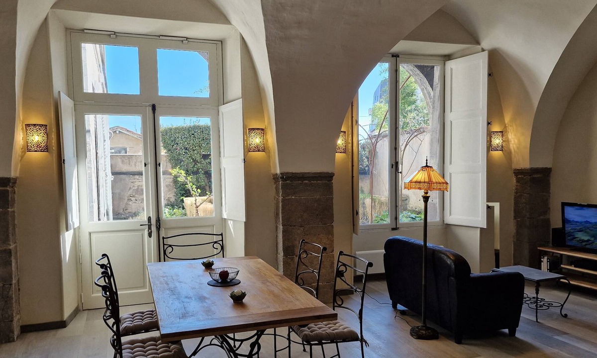 Clermont Ferrand City Centre Condo | Charm & comfort: L'Abbaye 1688