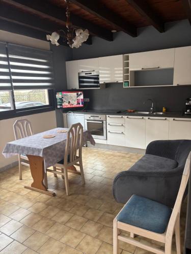 Pont-de-Labeaume Apartment | Charmant studio meublé en Ardèche à Pont de Labeaume proche de la rivière