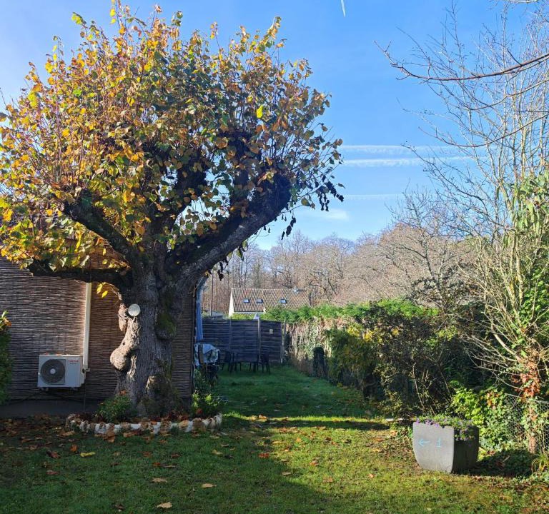 Bullion Apartment | charmante maisonnette & jardin non clos proche forêt