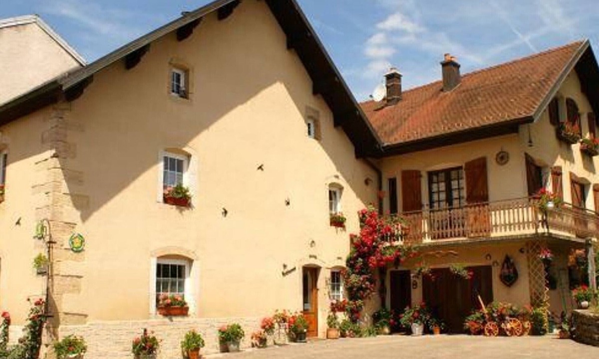 Mailleroncourt-Charette Cottage | Charming restored cottage in a forested village