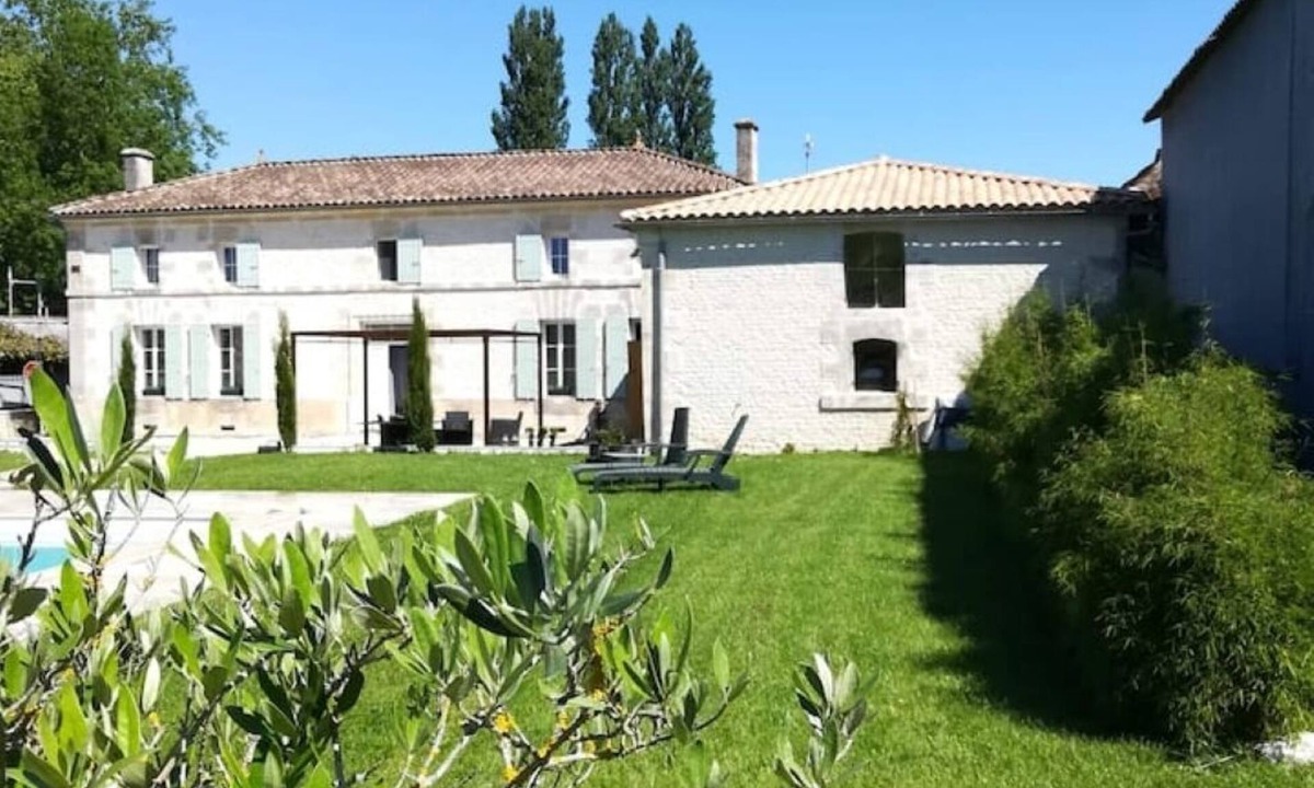 Saint-Germain-de-Vibrac House | Charming Charentaise 3★- 10 min from the thermal baths and Antilles of Jonzac