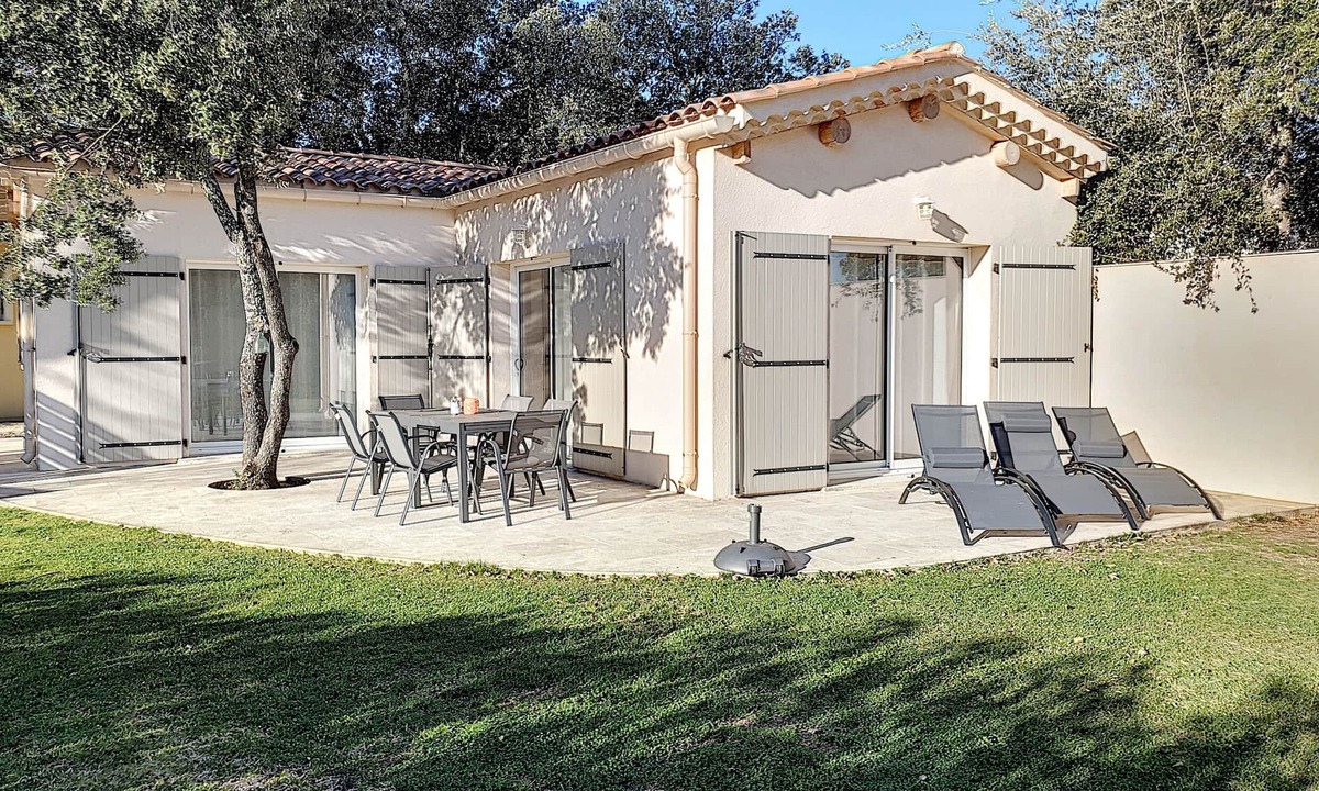 Mazan House | Charming 3* house with swimming pool and Mont Ventoux view