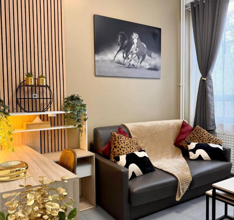 Croulebarbe Apartment | Charming Apartment in Paris Center Metro 6 Glacière & M7 Les Gobelins