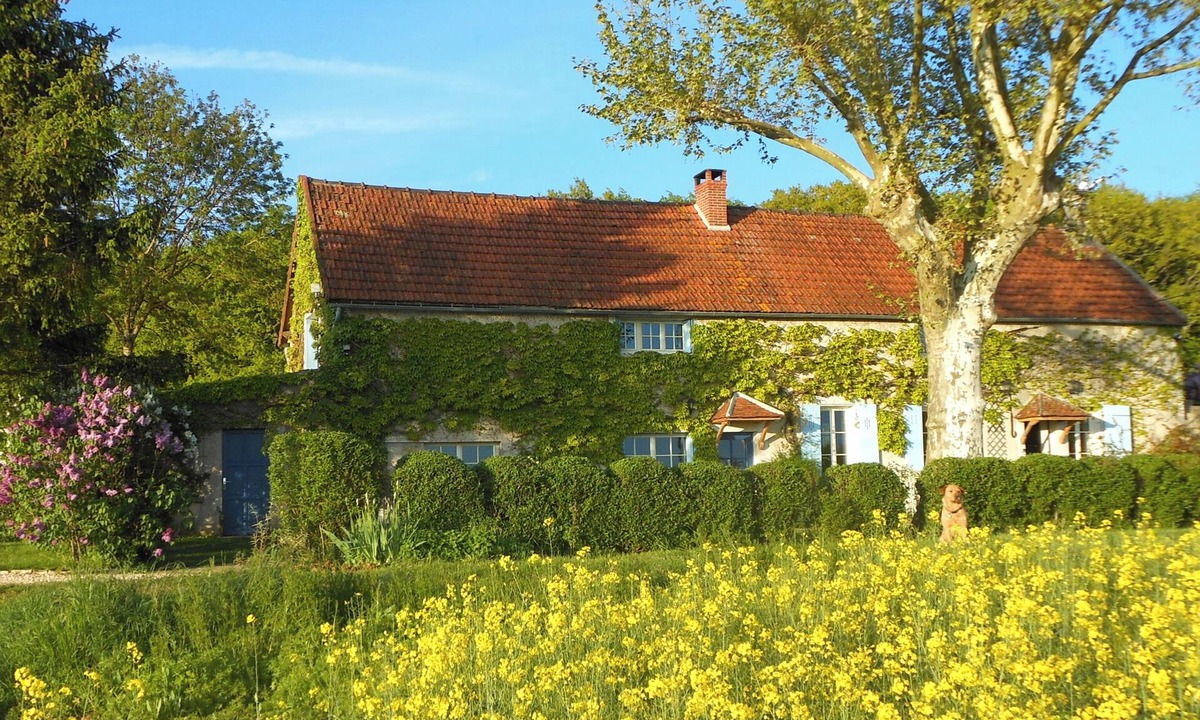 Andryes House | Charming Burgundy farmhouse with 5 bedrooms and pool