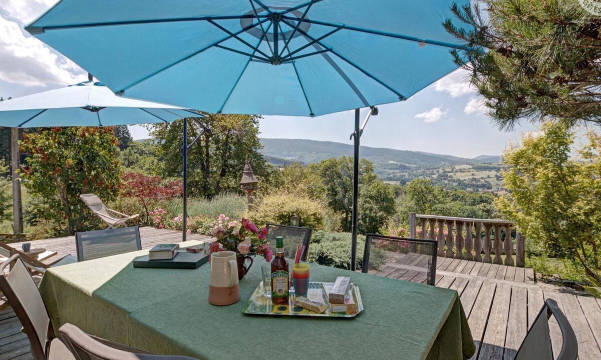 Saint-Jean-la-Vetre Cottage | Charming cottage with private sauna and fireplace
