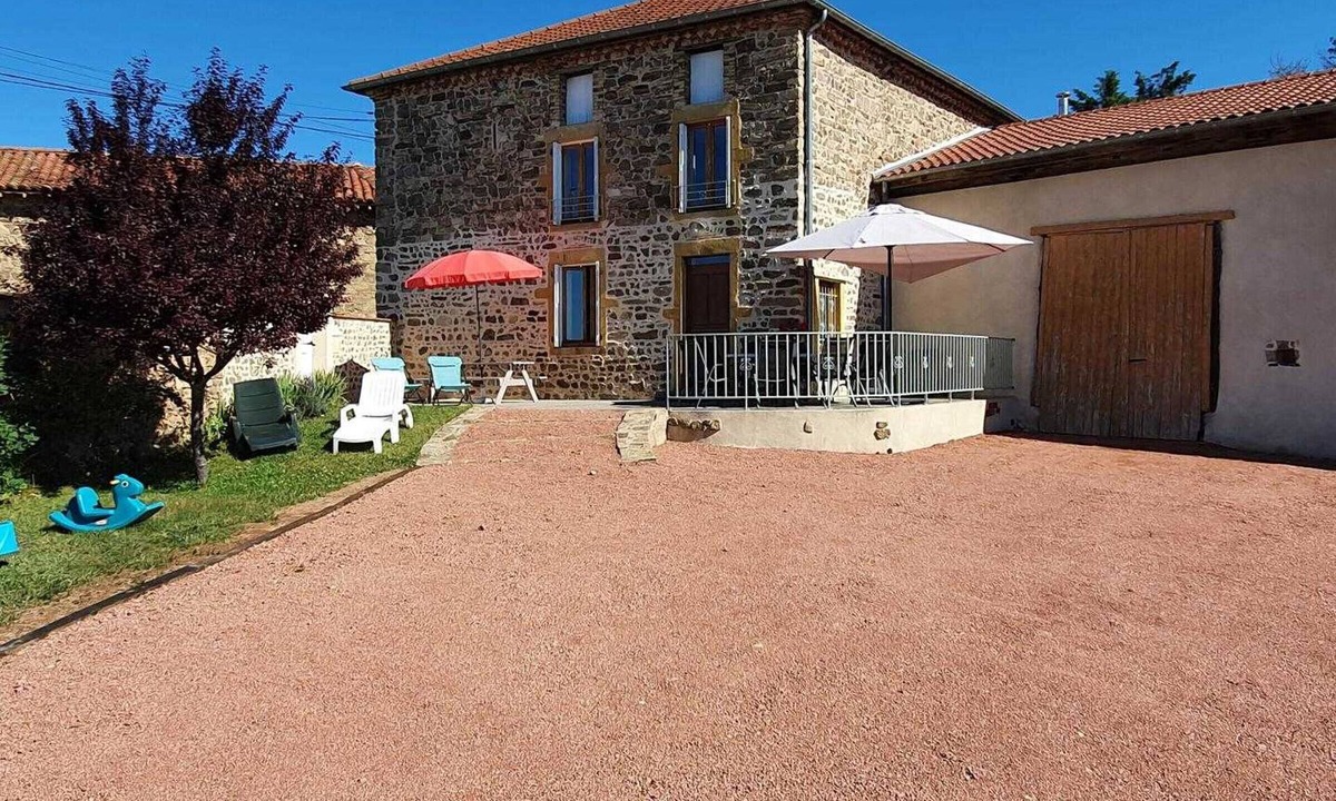 Saint-Paul-de-Vezelin Cottage | Charming Cottages with Fireplace and Pets Welcome, 11 People