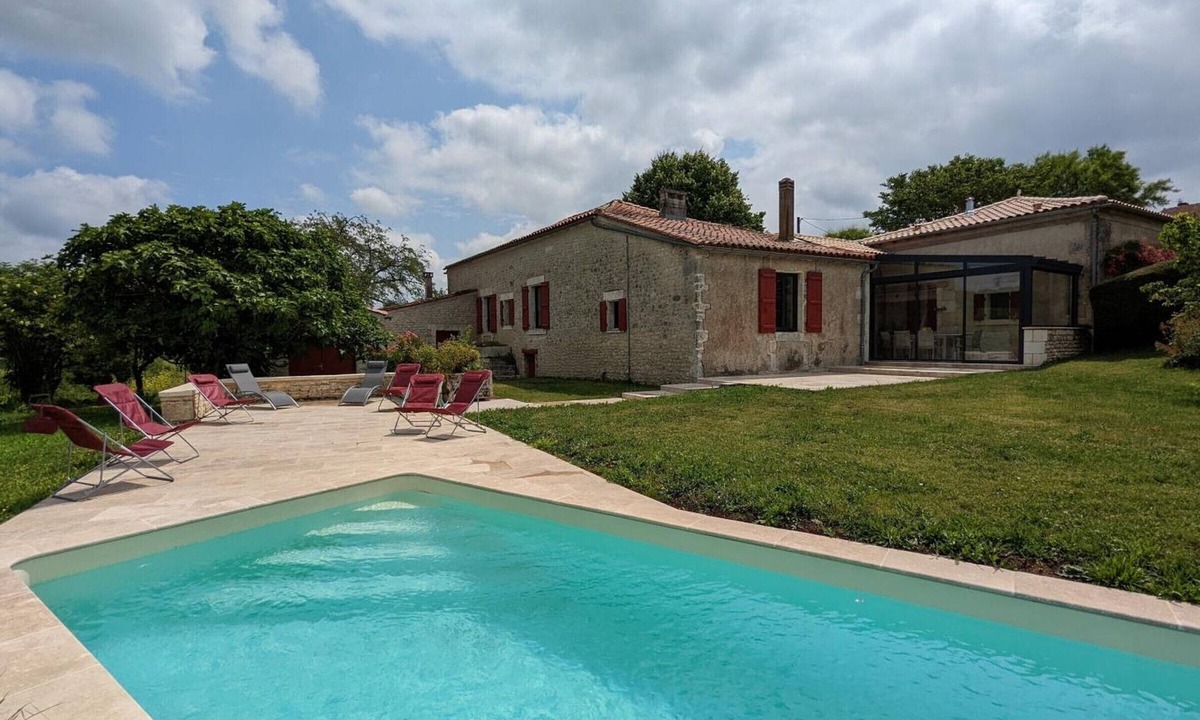Val-des-Vignes Cottage | Charming Cottage with Heated Pool, Terrace, and Enclosed Garden in Aubeville