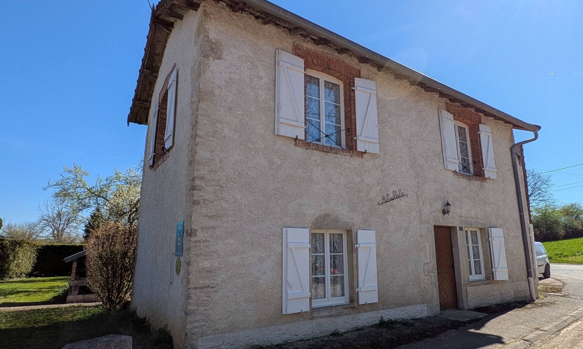 La Roche-Morey Cottage | Charming Country Cottage with Garden in Haute-Saône