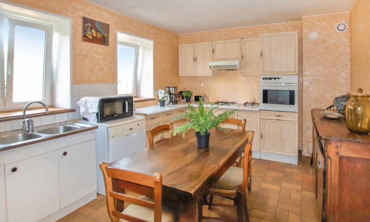 Chenas House | Charming family house in natural stone on a vineyard near Lyon.