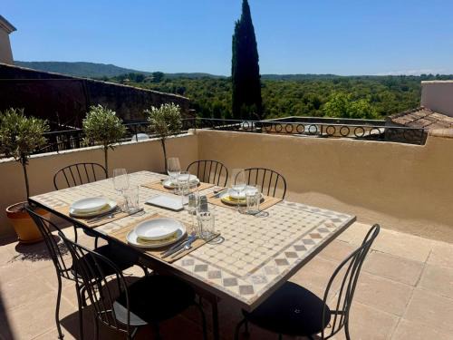 Venasque Apartment | Charming house in the village center of Venasque