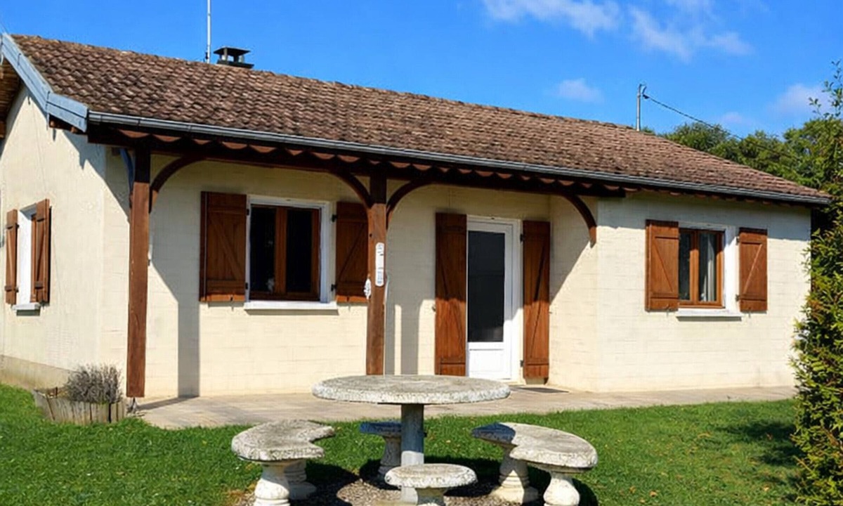 Venisey Cottage | Charming House in Venisey - Tranquility and Pets Allowed