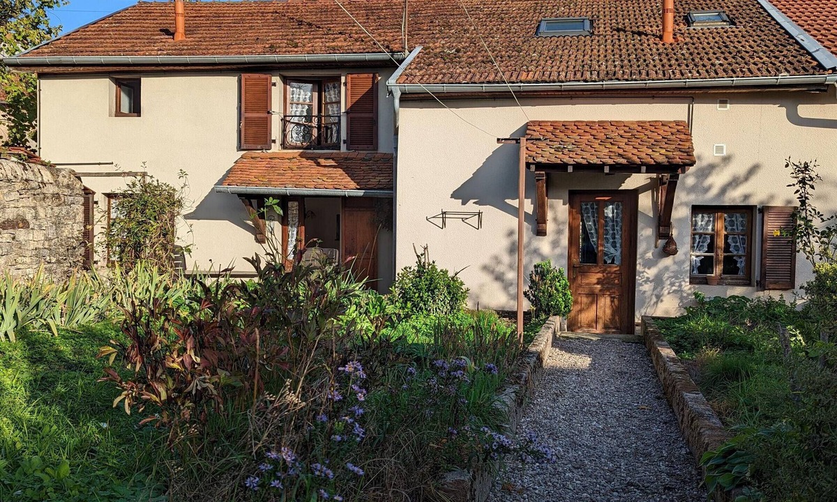 Vauvillers Cottage | Charming lodgings near Luxeuil-les-Bains, pets welcome