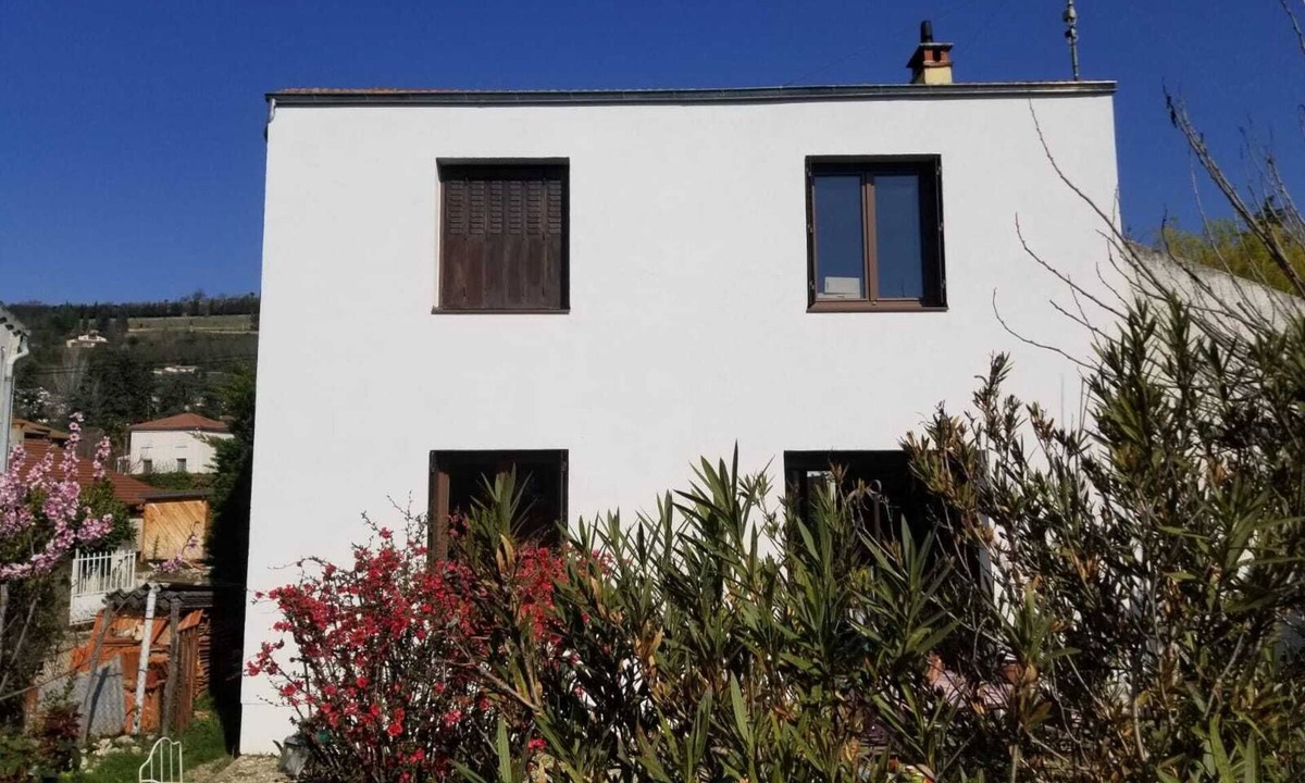 Crest House | Charming, quiet town house with small garden