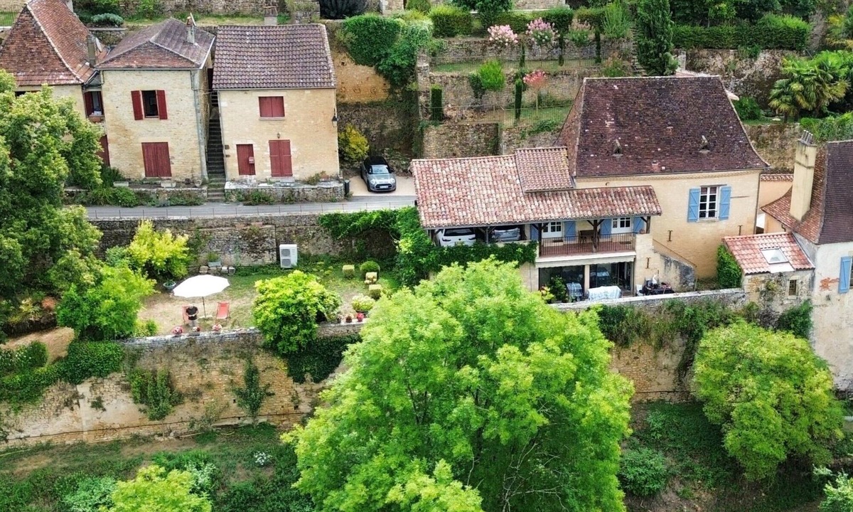 Limeuil House | CHARMING RENOVATED 16th CENTURY VILLAGE HOUSE IN THE LISTED VILLAGE OF LIMEUIL