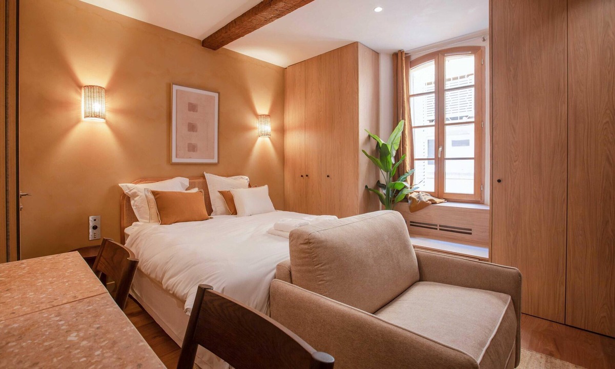 Old Town Apartment | Charming Studio With A/C - 2P - Center St Tropez