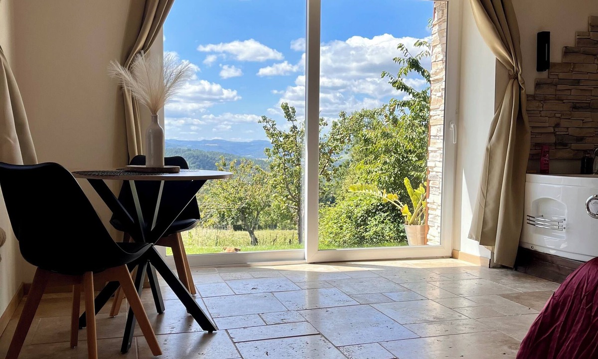 Beaux Other | Charming studio with jacuzzi in the heart of nature.
