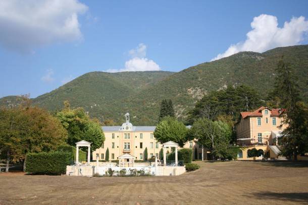 Montbrun-les-Bains Apartment | Chateau des Gipières