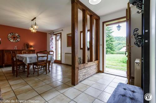 Brinon-sur-Beuvron House | Chez Berthe