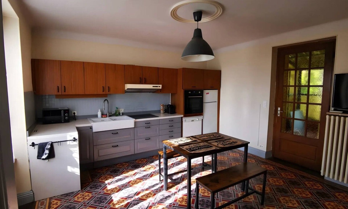 Gray-la-Ville Bed & Breakfast | Chez Sandrine Guest Rooms and Table d'hôtes with Pool