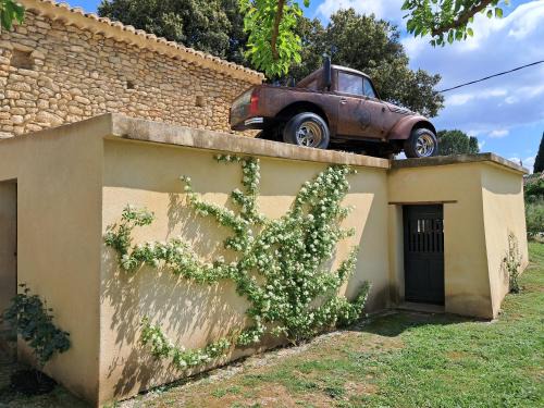 Suze-la-Rousse House | Chez Véro Gîte & Chambres d'hôtes " Le Juvaquatre "