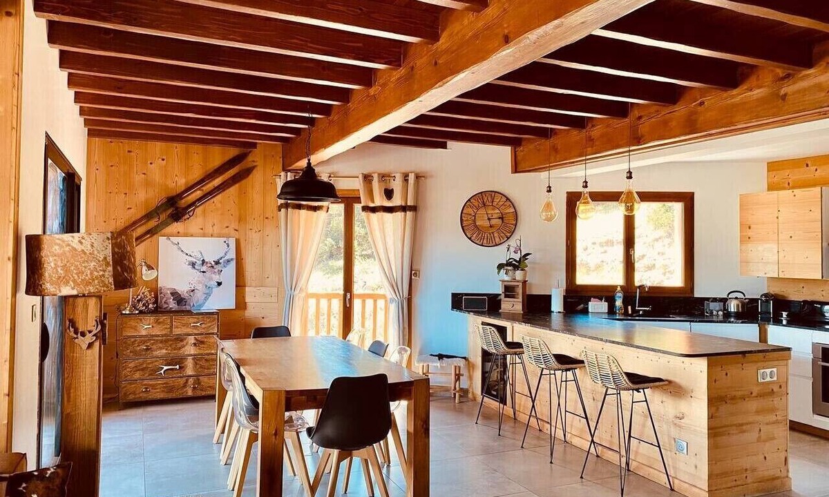 Formigueres Ski Chalet | Ciméro Duplex Chalet—Luxury, Spa, Accommodates 10 Guests