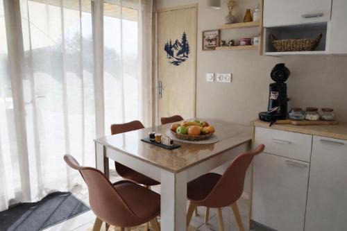 Vernet-la-Varenne Apartment | Cocon cosy face au lac Terrasse et randonnées