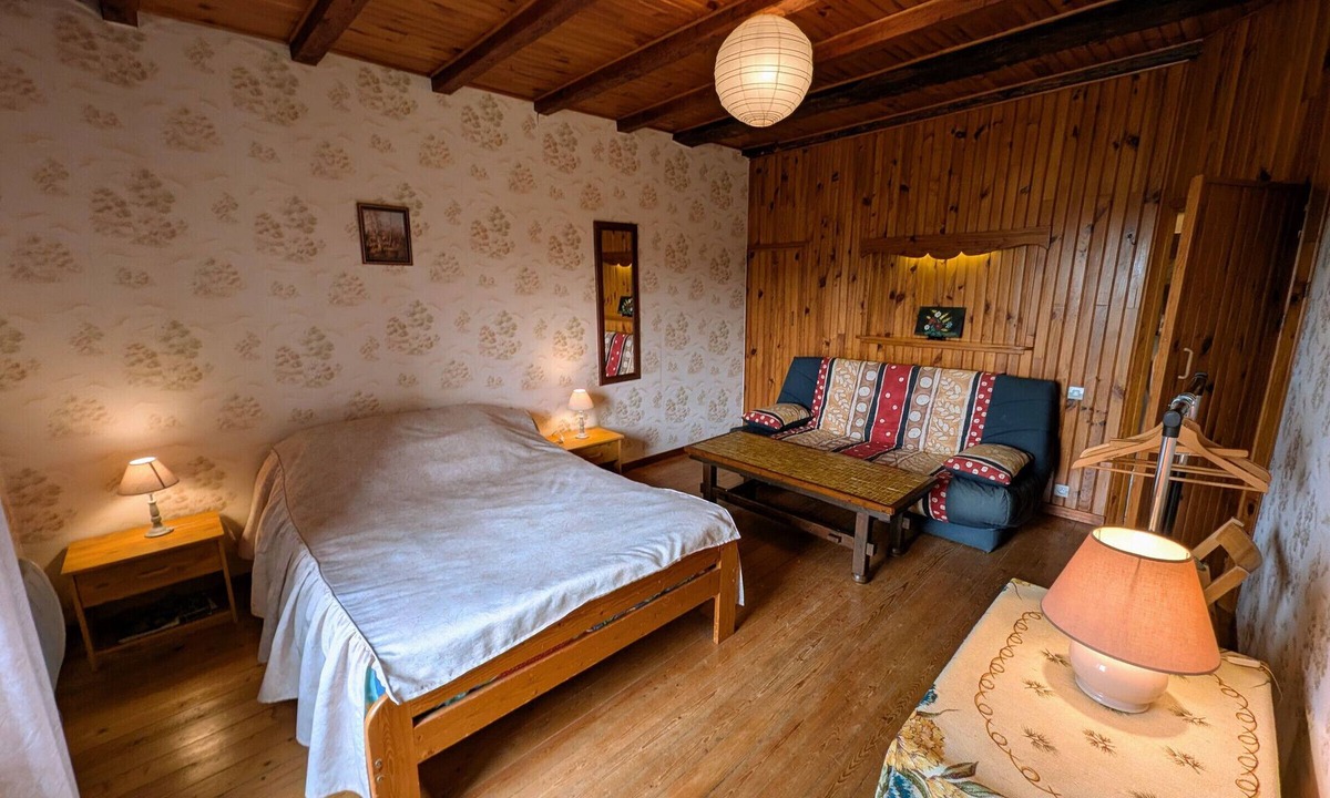 Melin Bed & Breakfast | Comfortable Rooms with Breakfast Included and Garden
