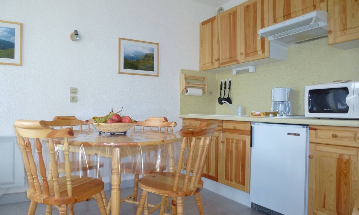 Premanon Apartment | Comfortable studio, east-facing balcony, beautiful nature view, cellar, parking.