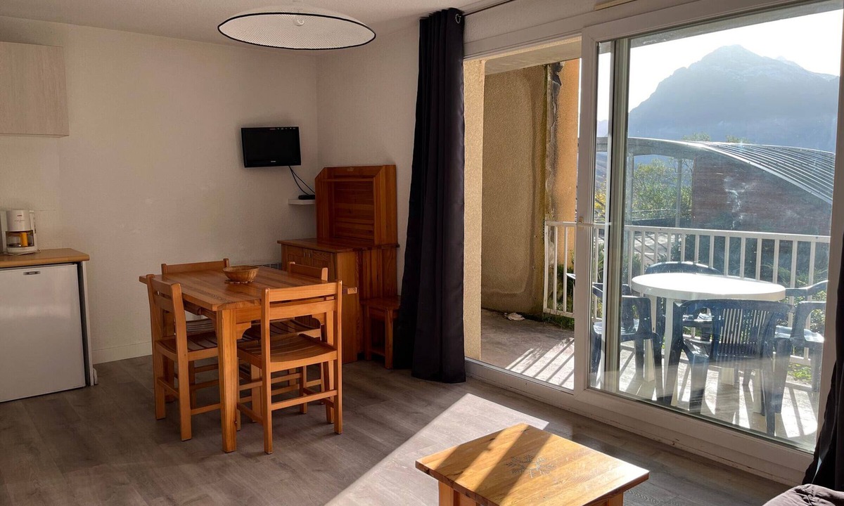 Peyragudes Apartment | Comfortable studio for 4 with free shuttle, Spassio access, and dishwasher in Peyragudes