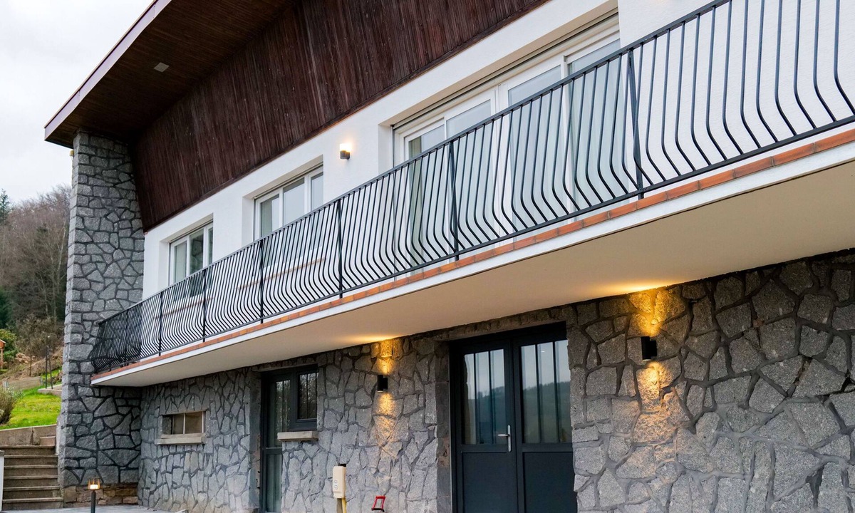 Le Val-d'Ajol House | Completely renovated family cottage in mid-century style. Family idea.