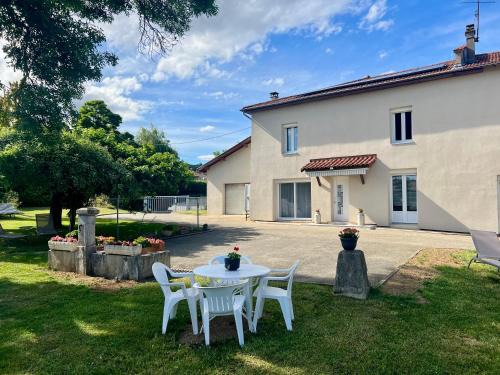 Moissieu-sur-Dolon House | Corps de ferme à 50min de Lyon