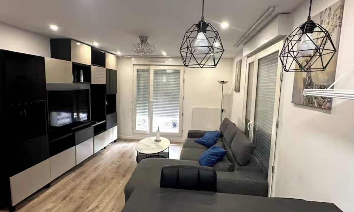 Noisy-le-Grand Apartment | Cosy 3-room apartment with terrace between Paris & Disney