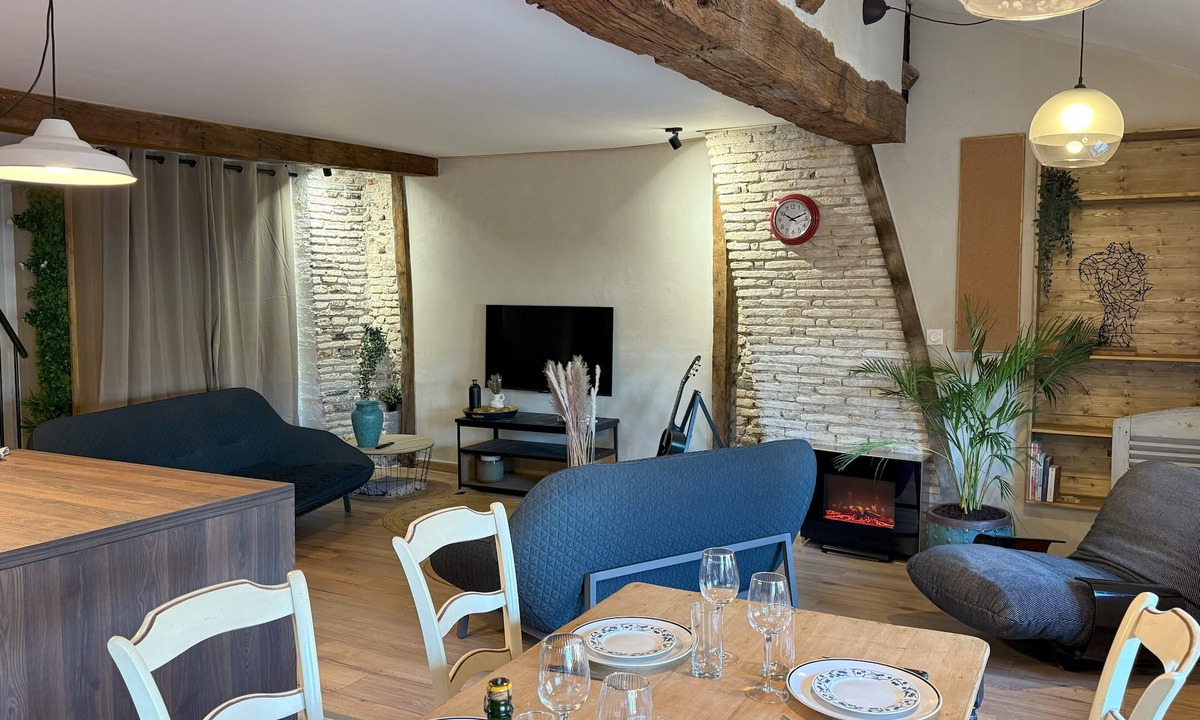 Verdun-sur-le-Doubs Apartment | Cosy apartment in the heart of old Verdun