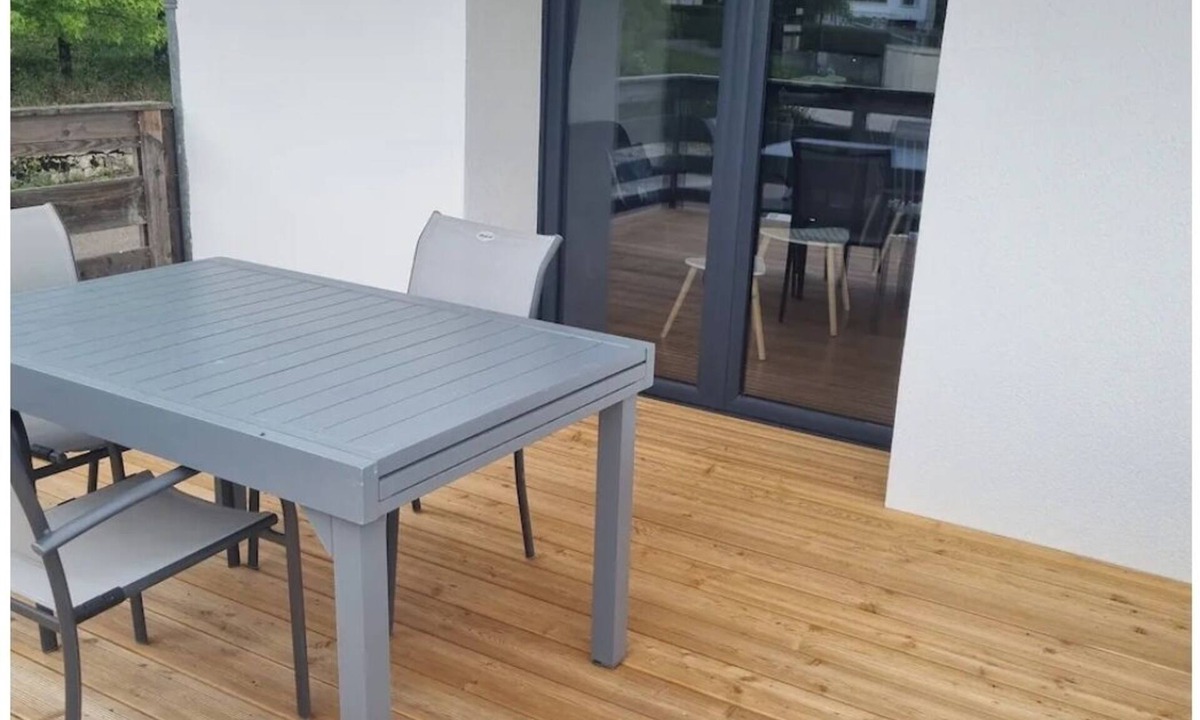 Clairvaux-les-Lacs Apartment | Cosy apartment with terrace 3 minutes from the lake on foot
