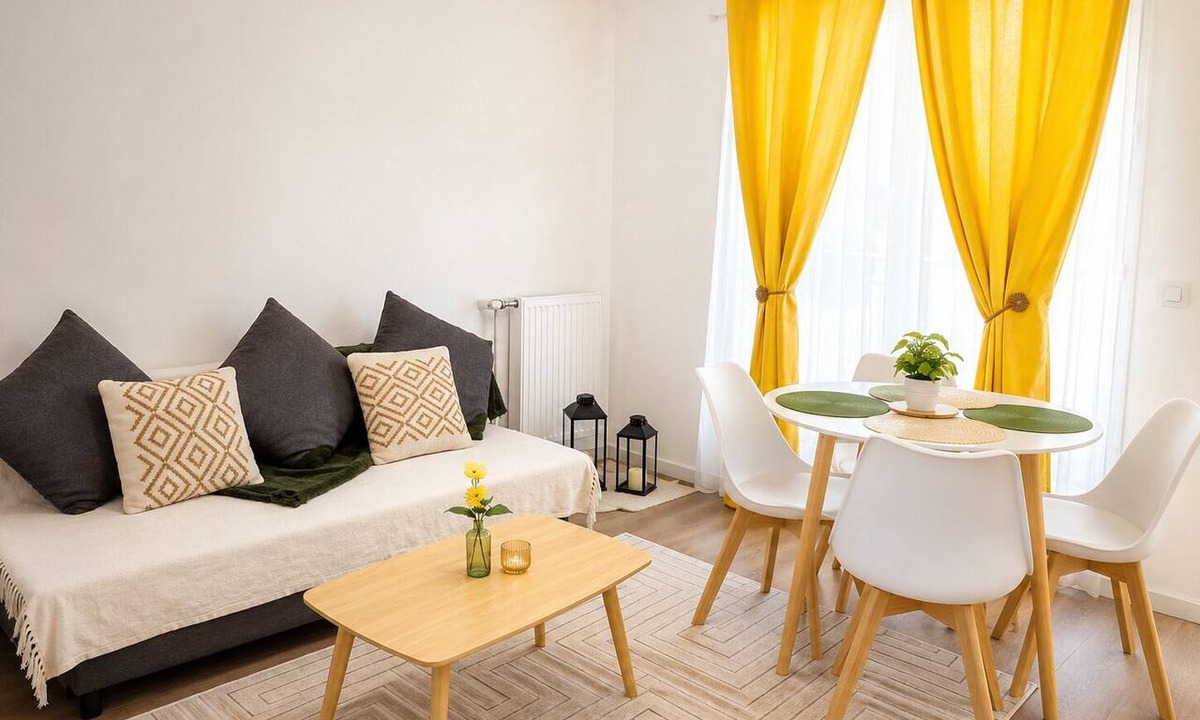 Bondy Apartment | Cosy Bondy. Cosy apartment with parking, Wi-Fi, balcony, close to transport links