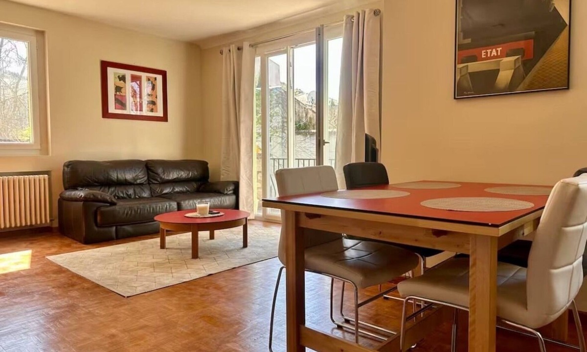 Chateauneuf-du-Rhone Apartment | Cosy bright apartment, beautiful terrace + private parking