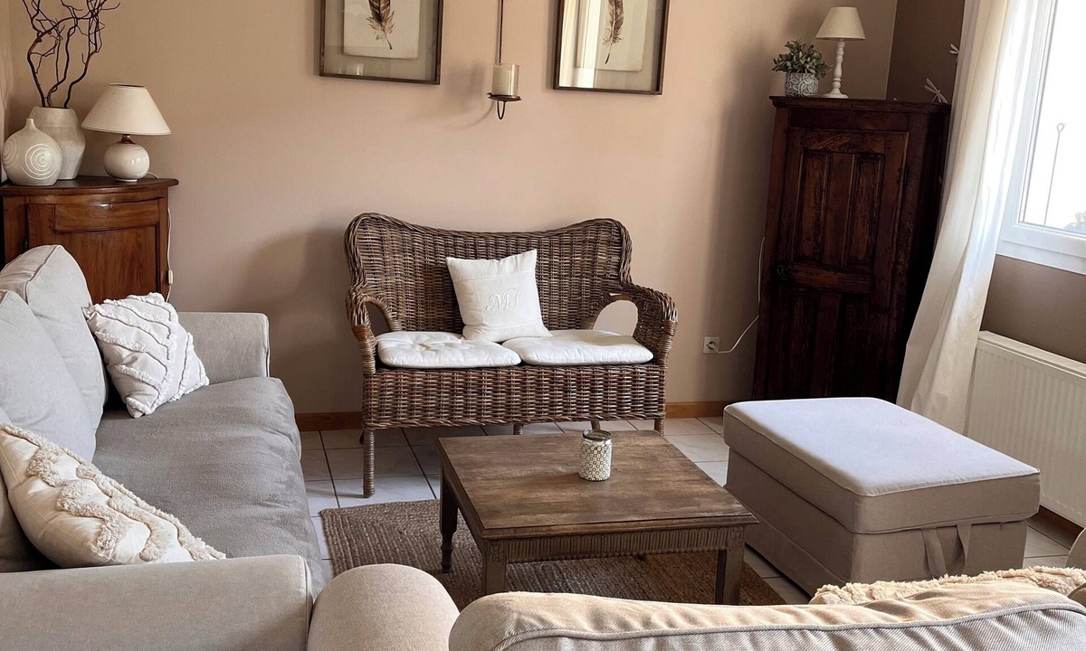 Moiron House | Cosy country house with garden and view.