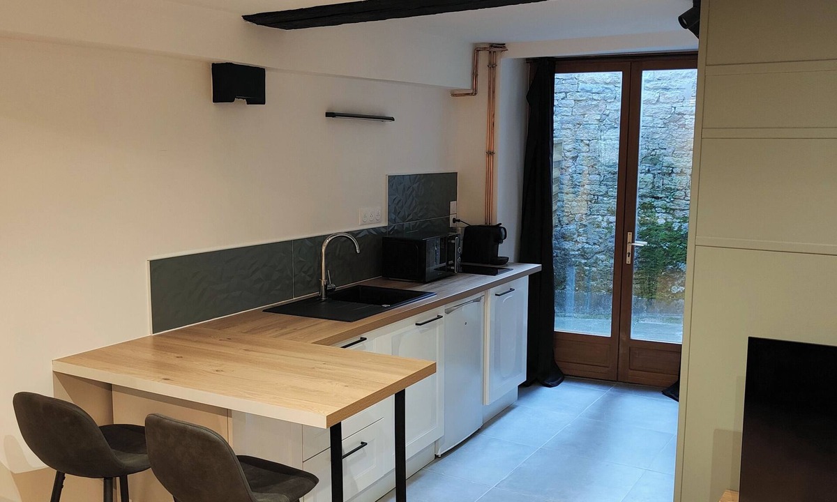 Besancon Apartment | Cosy downtown studio near train station
