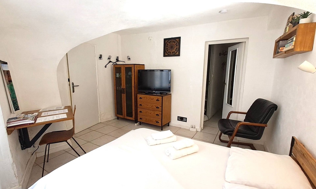 Saint-Paul-Trois-Chateaux Apartment | Cosy studio in the heart of Saint-Paul-Trois-Châteaux, Drôme Provençale