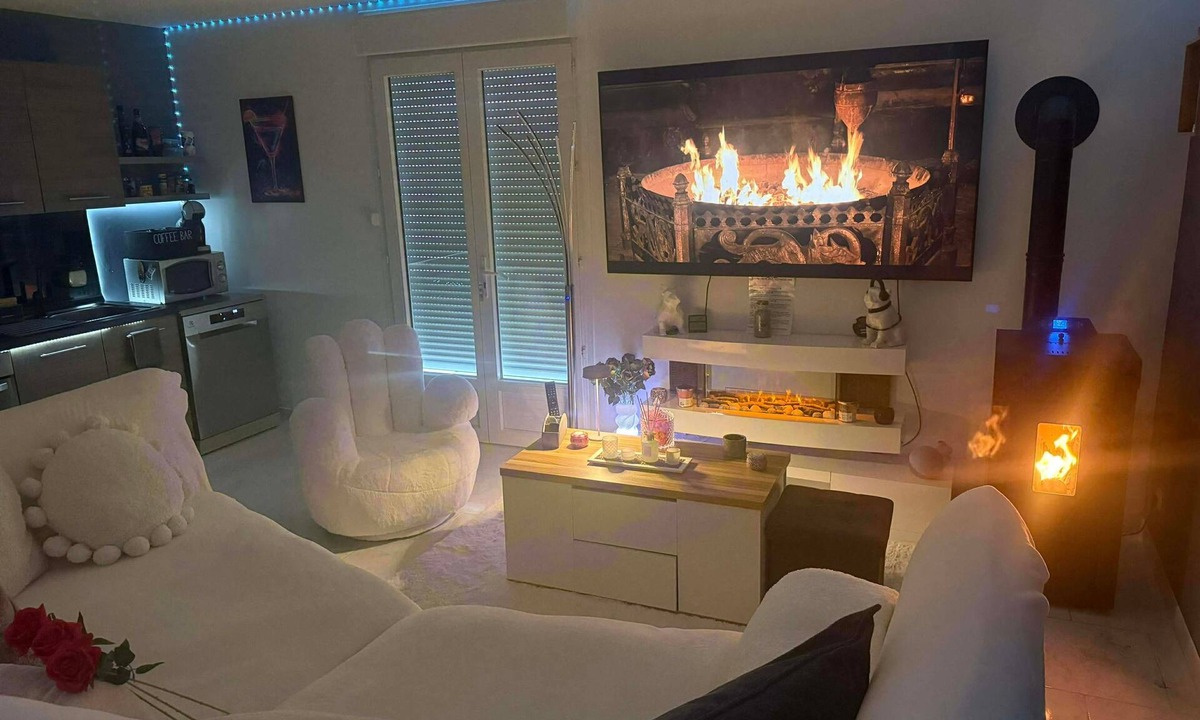 La Machine House | Cosy house with swimming pool and cosy double with