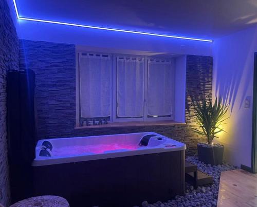 Cemboing Apartment | Cosy love et spa-tentation loveroom