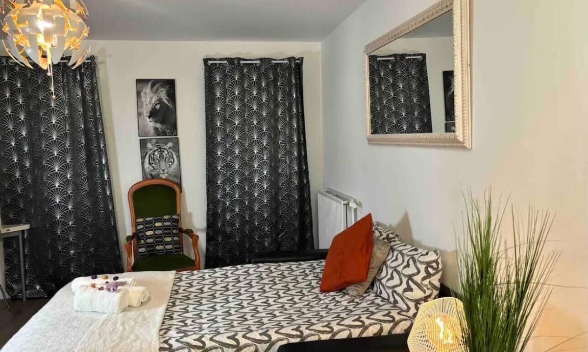 Noisy-le-Sec Apartment | COSY STUDIO 5KM FROM PARIS NEW