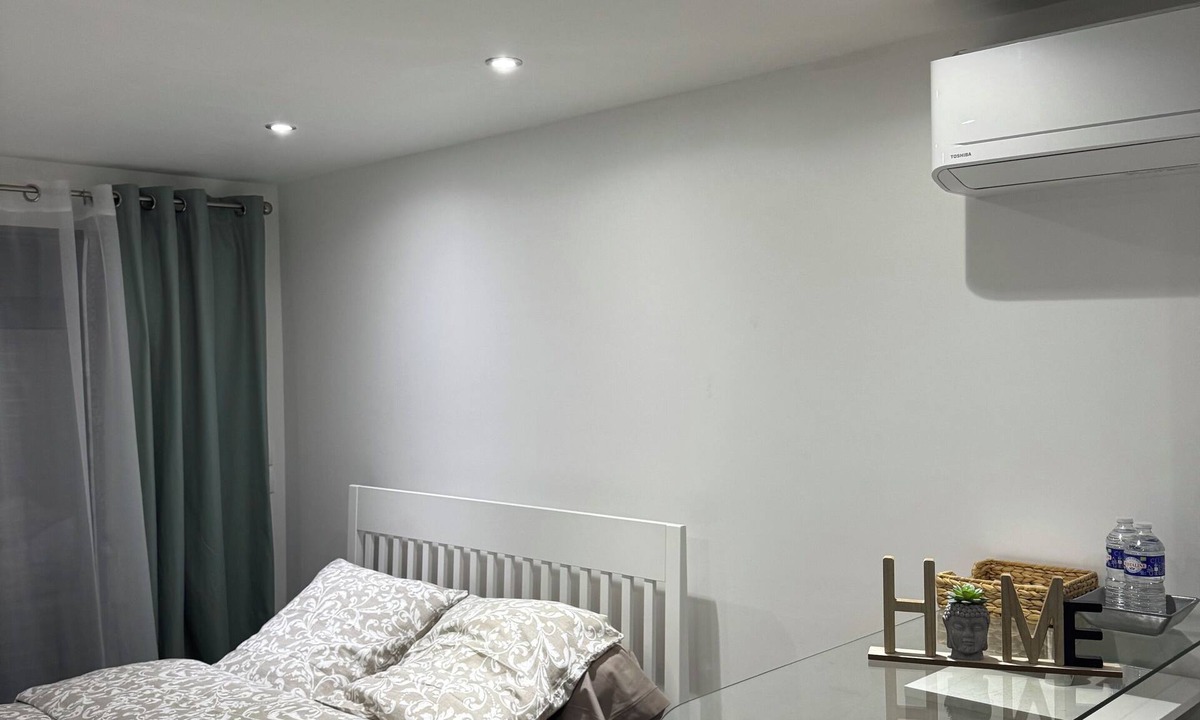 Villeneuve-le-Roi Apartment | Cosy studio near the airport