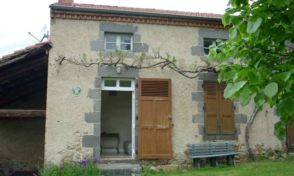 Arlet Cottage | Cottage 4/5 people in Arlet "in a green setting"