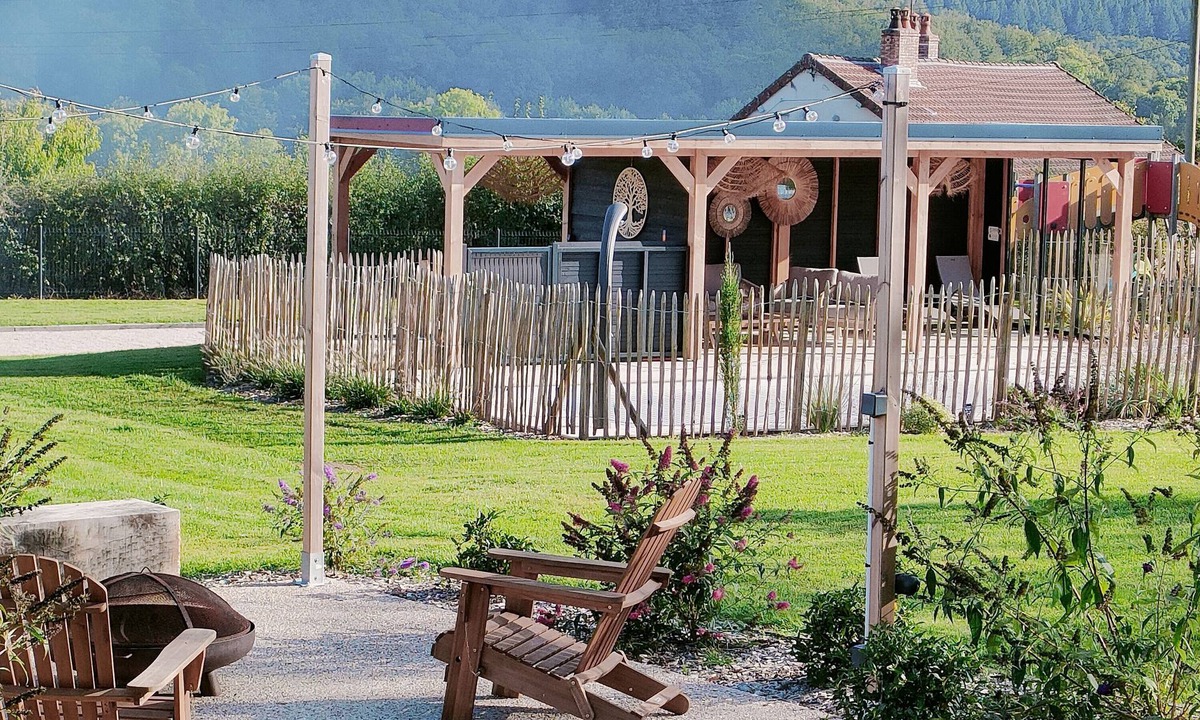 Voudenay Cottage | Cottage 'Chalet, Aux Portes Du Morvan' with Mountain View, Private Pool and Wi-Fi