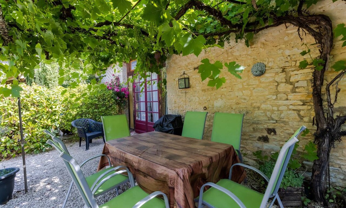 Degagnac House | Cottage 'Gite Soleil' with Shared Pool, Private Terrace and Wi-Fi