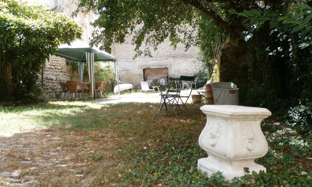 Gray House | cottage in a town house in the centre of Gray