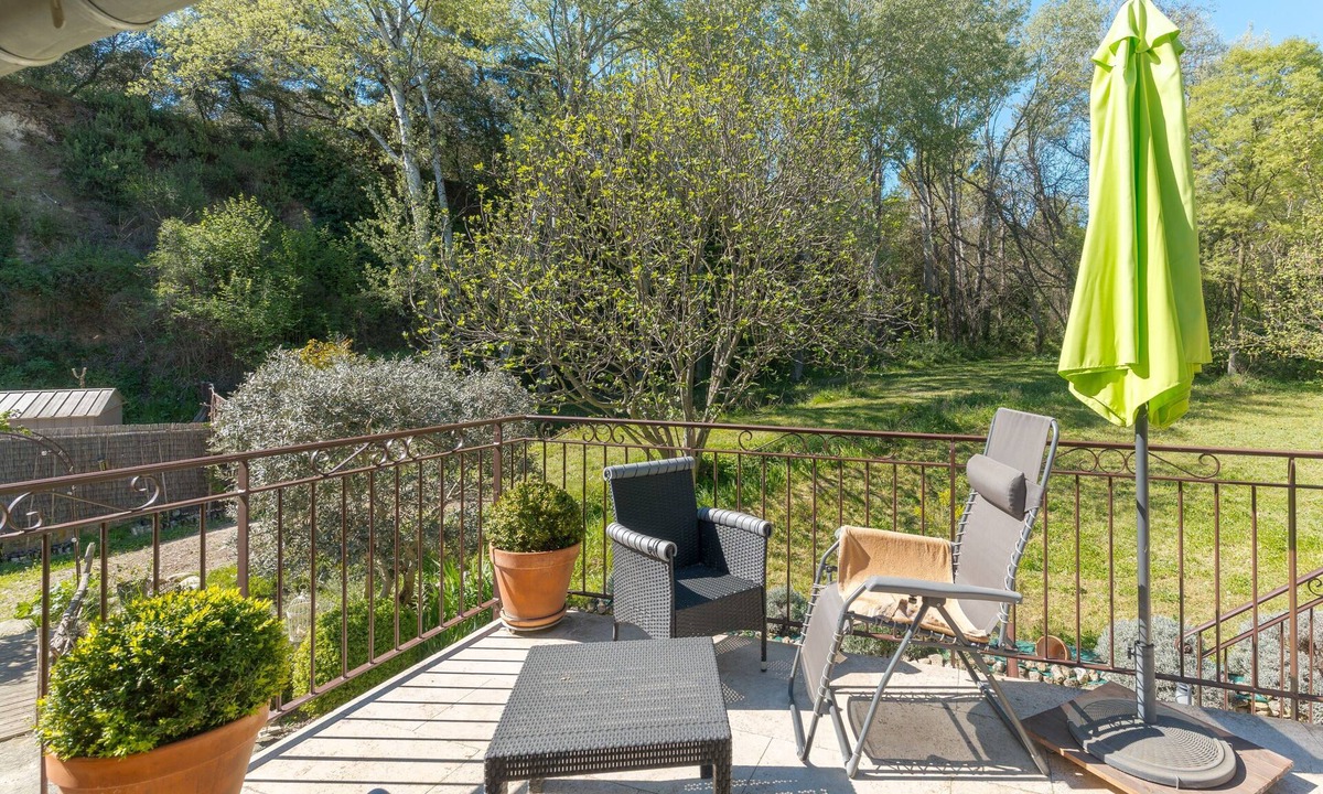 Puget House | Cottage 'Le Romarin' with Shared Pool, Wi-Fi and Air Conditioning