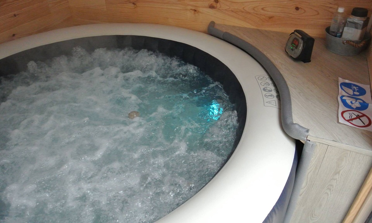 Buisson Cottage | COTTAGE of SERRE de BOUDRE with JACUZZI & AIR CONDITIONING