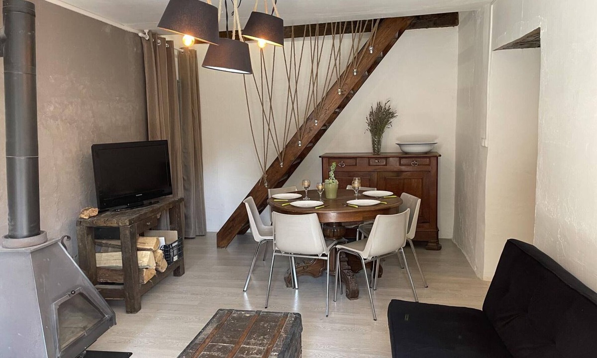 Besson Cottage | Country house in Besson with authentic charm